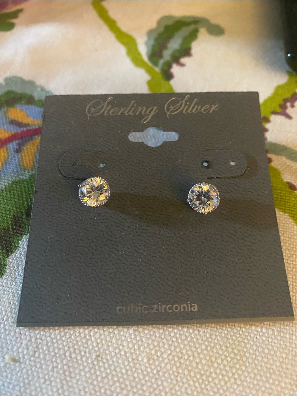 (JE20)Sterling Silver Cubic Zirconia Stud Earrings - Clear